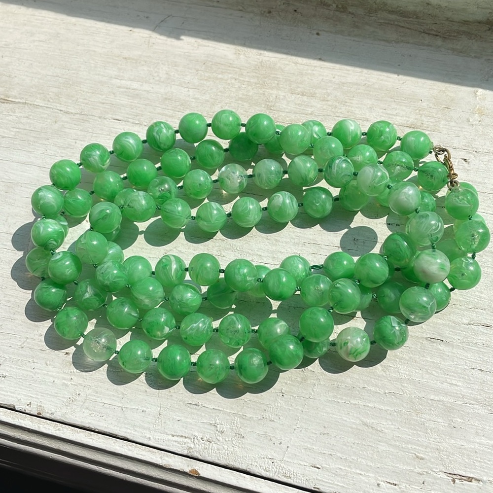 ❗️3/$10❗️Vintage Jade Green Beaded Necklace